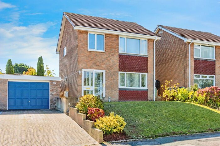 3 Bedroom Detached House For Sale In Green Park Road, Paignton, TQ3