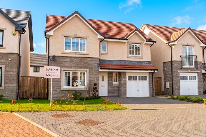 4 Bedroom Detached House For Sale In Fairlie Road, Livingston Village, EH54