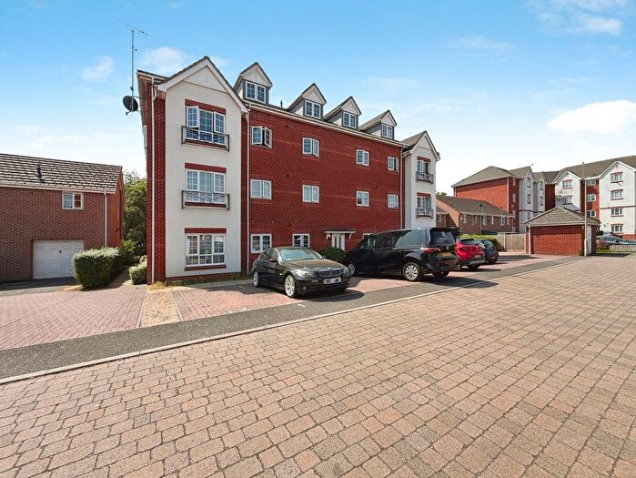 2 Bedroom Flat For Sale In Squirrel Court, Aldershot, Hampshire, GU12
