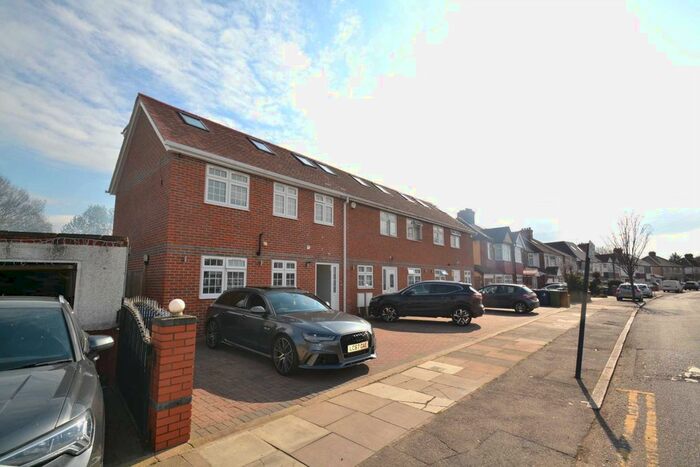 4 Bedroom Semi-Detached House To Rent In Melbury Avenue, Southall, UB2