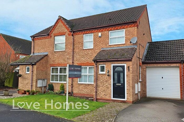3 Bedroom Semi-Detached House For Sale In Ravensburgh Close, Barton-Le-Clay, MK45