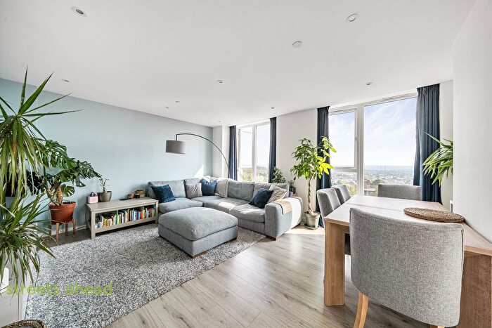 4 Bedroom Flat For Sale In Beulah Hill, London, SE19