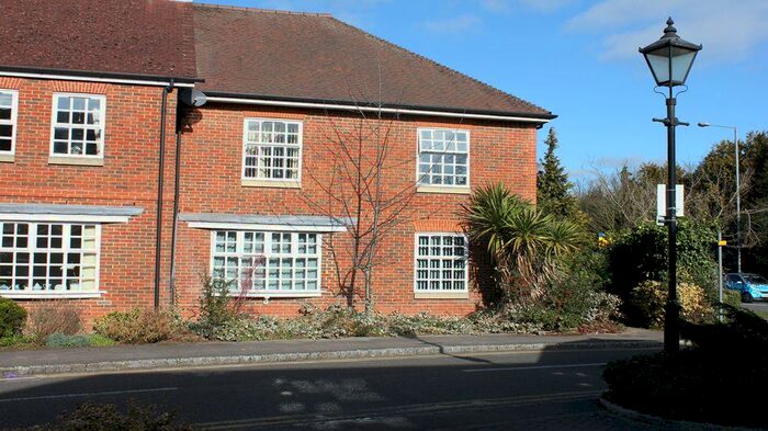 2 Bedroom Apartment To Rent In Crossways, Beaconsfield, HP9