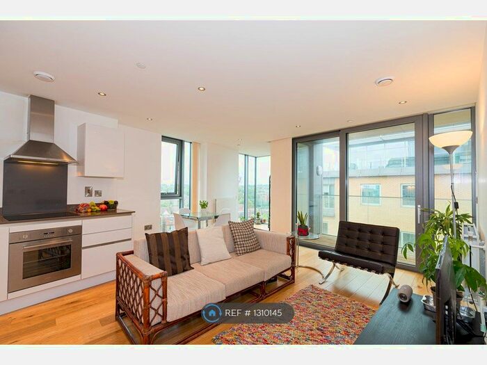 2 Bedroom Flat To Rent In Uxbridge Road, London W5