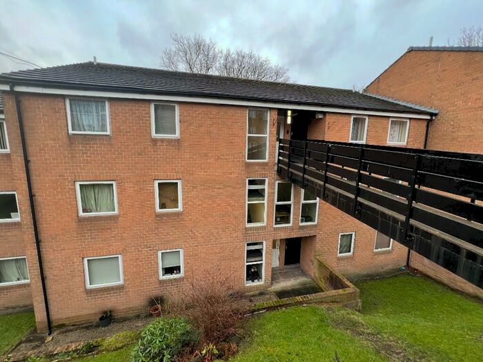 2 Bedroom Flat To Rent In Braybrook Court, Bradford, West Yorkshire, BD8