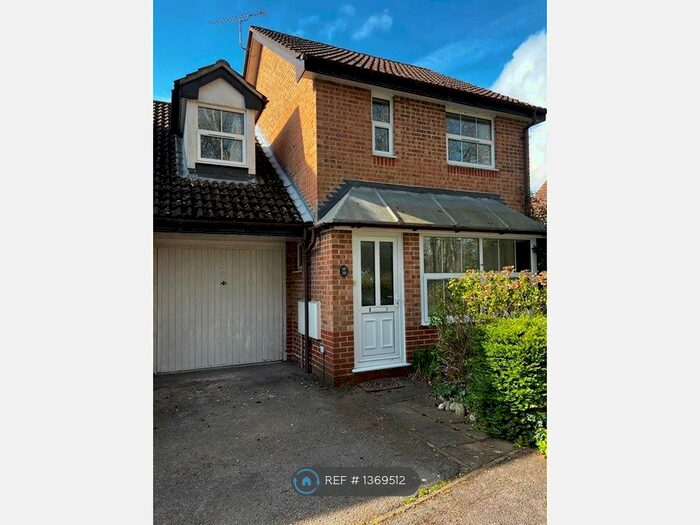3 Bedroom Detached House To Rent In Hunters Chase, Liphook, GU30