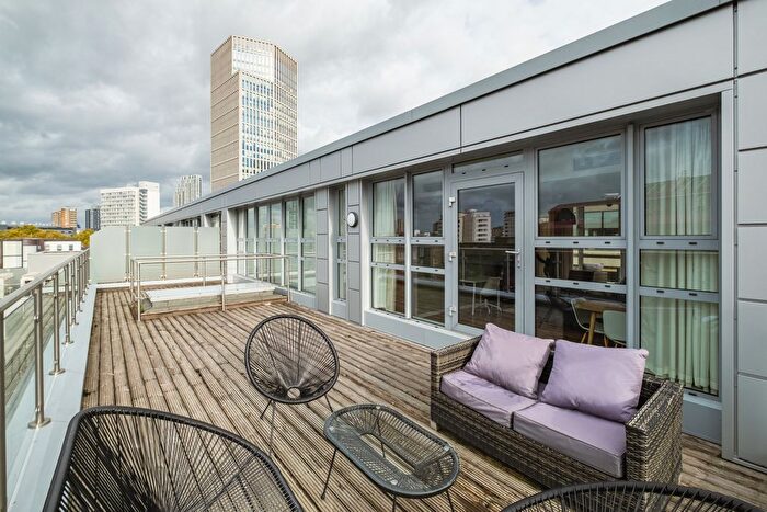 2 Bedroom Flat For Sale In Lamb's Passage, London, EC1Y