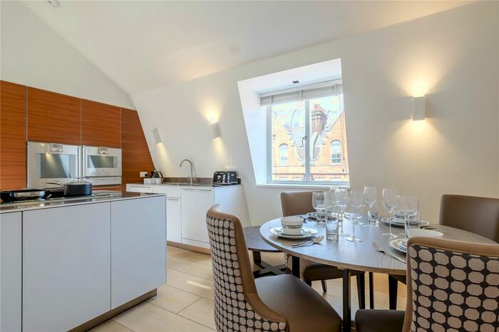 2 Bedroom Flat To Rent In Green Street, Mayfair, London, W1K
