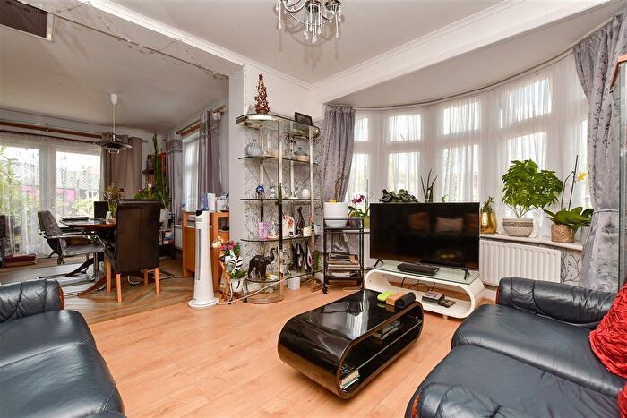 2 Bedroom Semi-Detached Bungalow For Sale In Hallowell Avenue, Beddington, Surrey, CR0