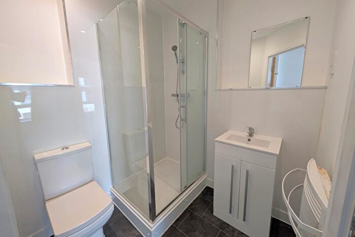 2 Bedroom Apartment To Rent In Woking, Surrey, GU22