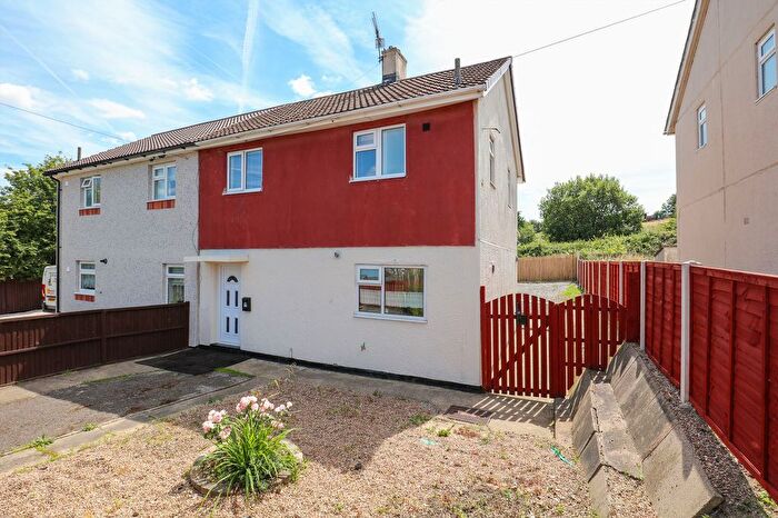 3 Bedroom Semi-Detached House To Rent In The Wynd, Renishaw, S21