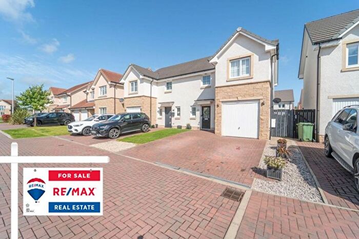 3 Bedroom Semi-Detached House For Sale In Steels Road, Broxburn, EH52