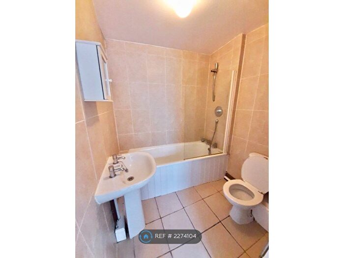 1 Bedroom Flat To Rent In Eaton Crescent, Swansea, SA1