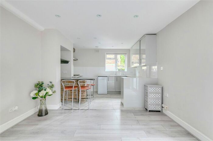 2 Bedroom Apartment To Rent In Forthbridge Road, SW11