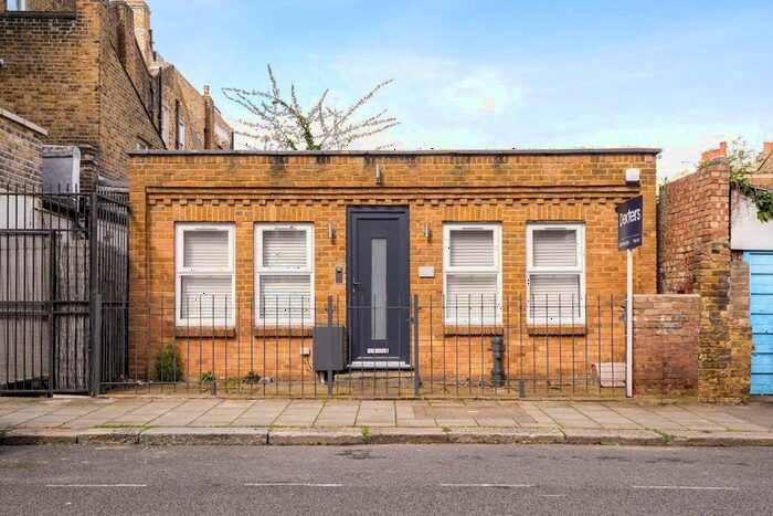 2 Bedroom Bungalow To Rent In Chaucer Road, London, SE24