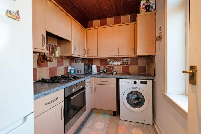 2 Bedroom Flat For Sale In Carrick Knowe Gardens, Carrick Knowe, Edinburgh, EH12