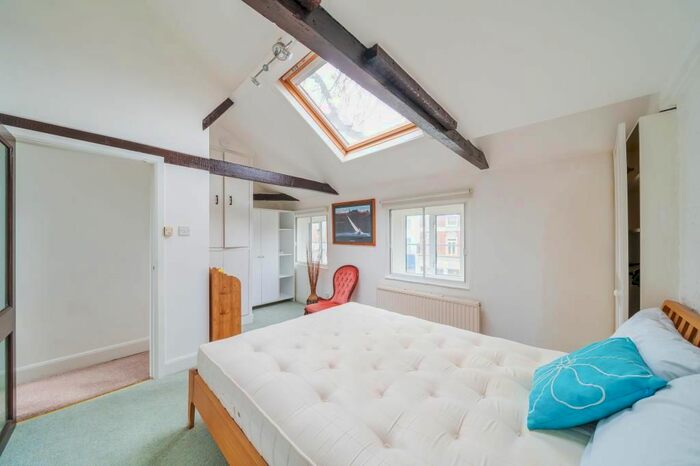 2 Bedroom Flat To Rent In Kew Road, Richmond, TW9