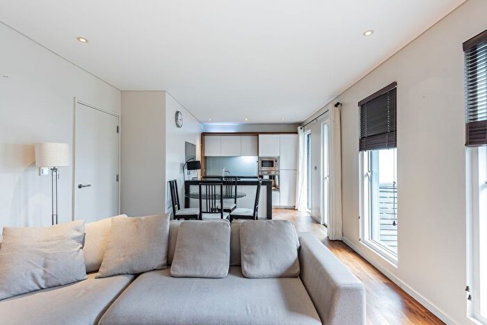 2 Bedroom Flat To Rent In Balham Grove, Balham, London, SW12