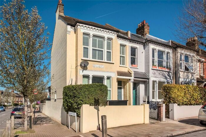 3 Bedroom Flat To Rent In Earlsfield Road, London, SW18