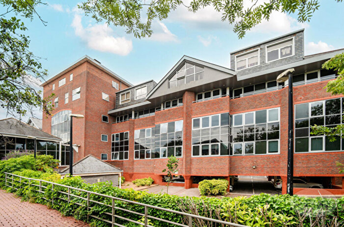 2 Bedroom Apartment For Sale In Ladymead, Guildford, Surrey, GU1