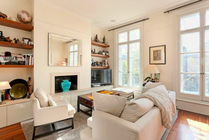 3 Bedroom Flat To Rent In Gunter Grove London, SW10