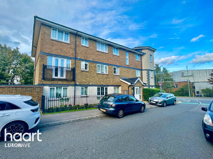 2 Bedroom Flat To Rent In Kiln Way, Dunstable, LU5