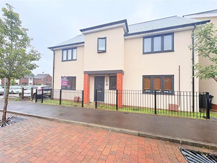 2 Bedroom Maisonette For Sale In Catland Copse, Bursledon, Southampton, SO31