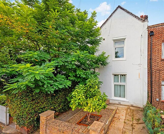 2 Bedroom Flat For Sale In Montpelier Road, London, SE15