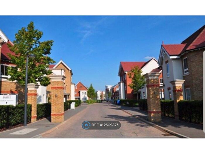 2 Bedroom Maisonette To Rent In Hayfield Court, Maidenhead, SL6