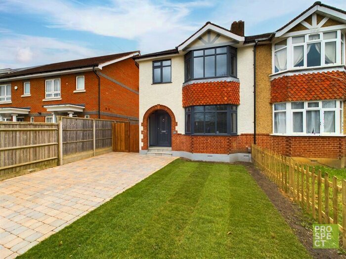 3 Bedroom Semi-Detached House To Rent In Blackamoor Lane, Maidenhead, Berkshire, SL6