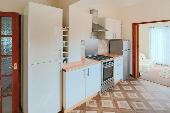 2 Bedroom Semi-Detached House For Sale In Waddington Avenue, Coulsdon, CR5