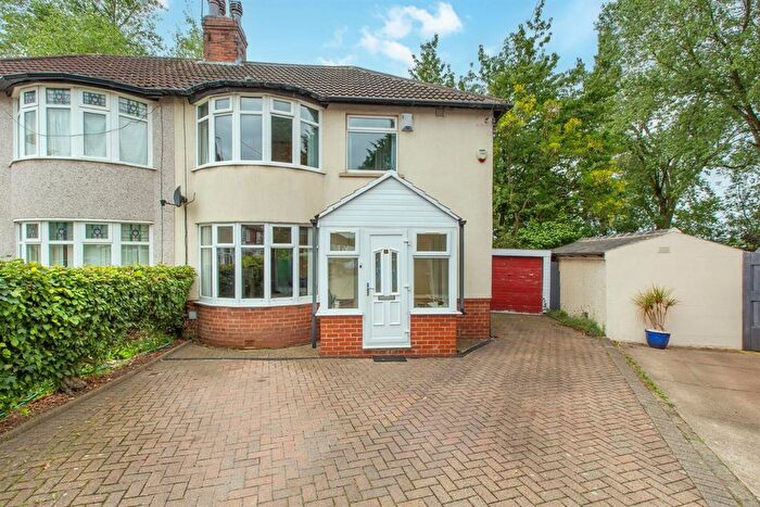 3 Bedroom Semi-Detached House For Sale In Gipton Wood Grove, Leeds, LS8