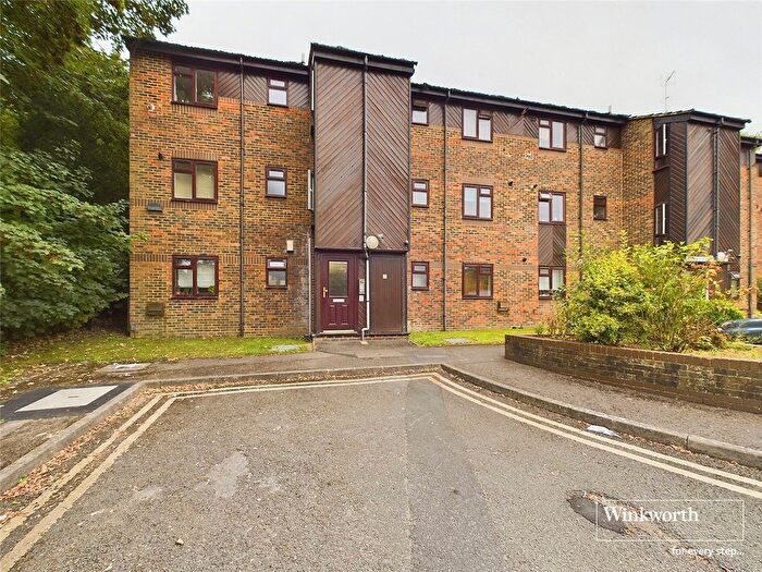 1 Bedroom Flat To Rent In Cheriton Court, Reading, Berkshire, RG1