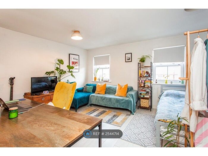 Studio To Rent In Fairfoot Road, London, E3