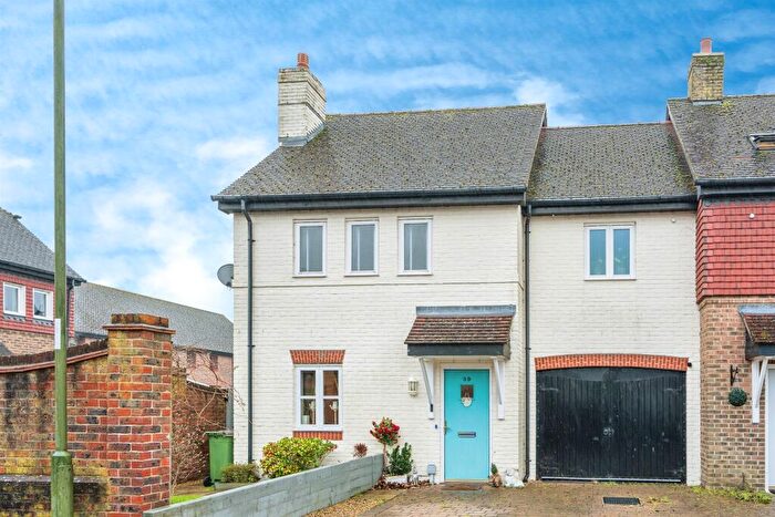 3 Bedroom End Of Terrace House For Sale In Holders Close, Billingshurst, RH14