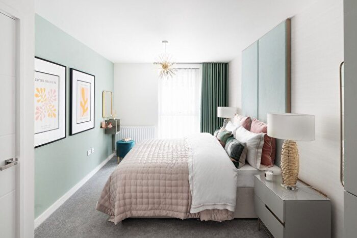 2 Bedroom Flat For Sale In High Street, Southall, UB1