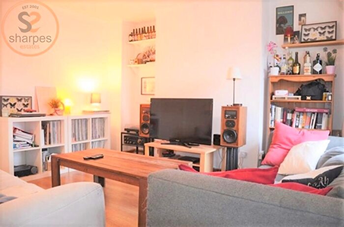 2 Bedroom Flat To Rent In A Balham High Road, London, SW12