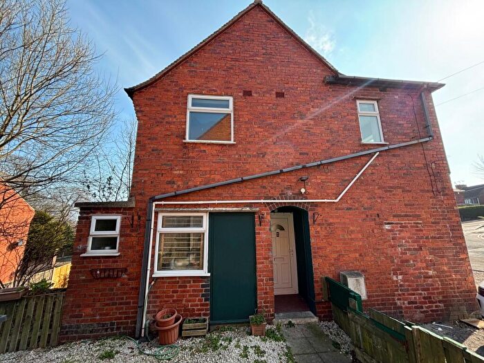 2 Bedroom Flat To Rent In Hunloke Avenue, Chesterfield, S40