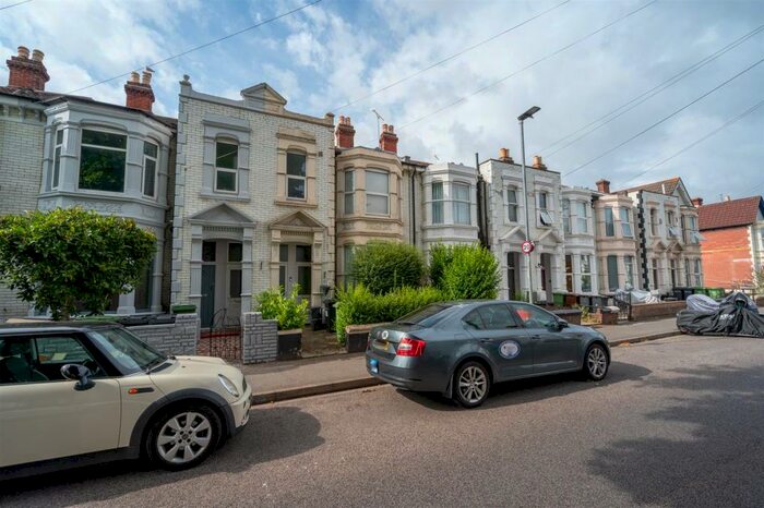 2 Bedroom Flat To Rent In Laburnum Grove, Portsmouth, PO2