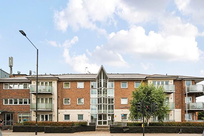 3 Bedroom Flat To Rent In Ballards, Finchley, N3
