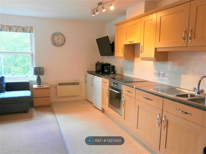 3 Bedroom Flat To Rent In Bingley Court, Canterbury CT1