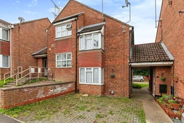 2 Bedroom Property To Rent In Twigden Court, Luton, LU3