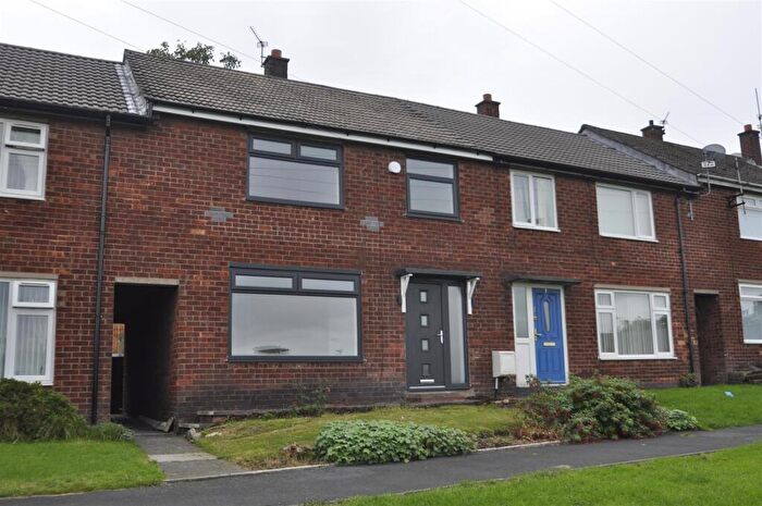 3 Bedroom Mews For Sale In Willow Close, Dukinfield, SK16