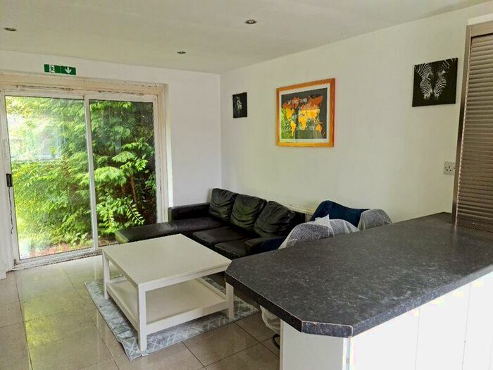 6 Bedroom Town House To Rent In Rebecca Drive, Selly Oak, Birmingham, B29