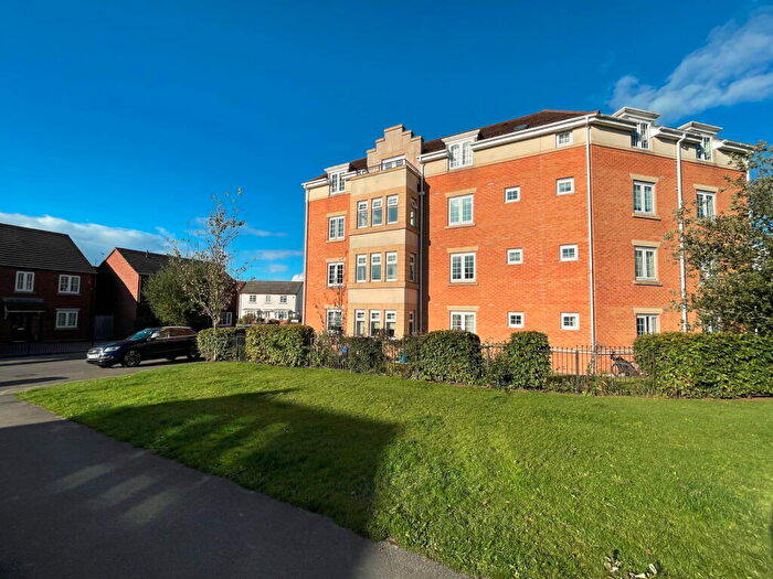 2 Bedroom Flat For Sale In Elmroyd Court, Penistone, S36