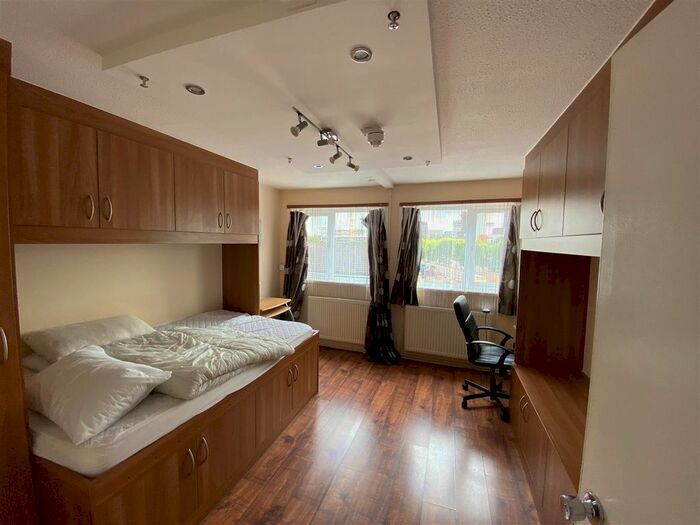 Studio To Rent In Fairbanks Road, London, N17