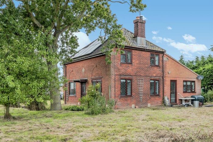 2 Bedroom Detached House For Sale In Grub Street, Happisburgh, Norwich, NR12