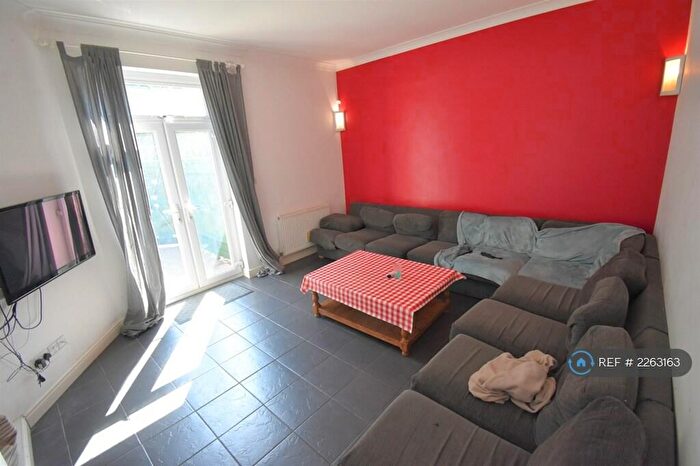 10 Bedroom End Of Terrace House To Rent In London Road, Reading, RG1