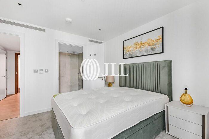 2 Bedroom Flat To Rent In Landmark Pinnacle, Marsh Wall, E14