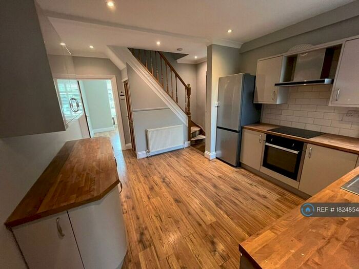 3 Bedroom Detached House To Rent In Blagdon Road, New Malden, KT3